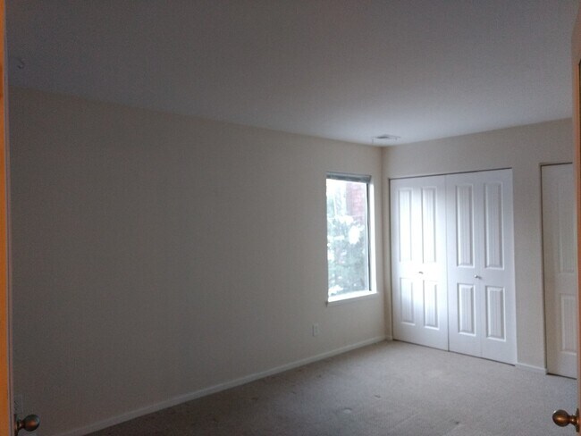 Building Photo - 1303 Alpine Ave.