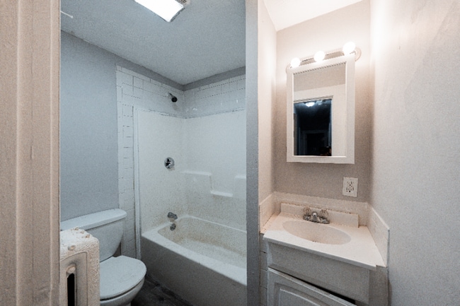 Building Photo - 11 Shepard St