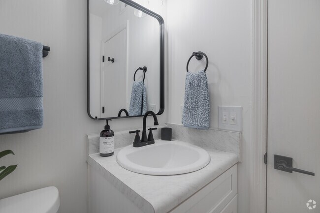 2 habitaciones, 1.5 baños - 927 pies cuadrados - Medio baño - Mulberry Pond
