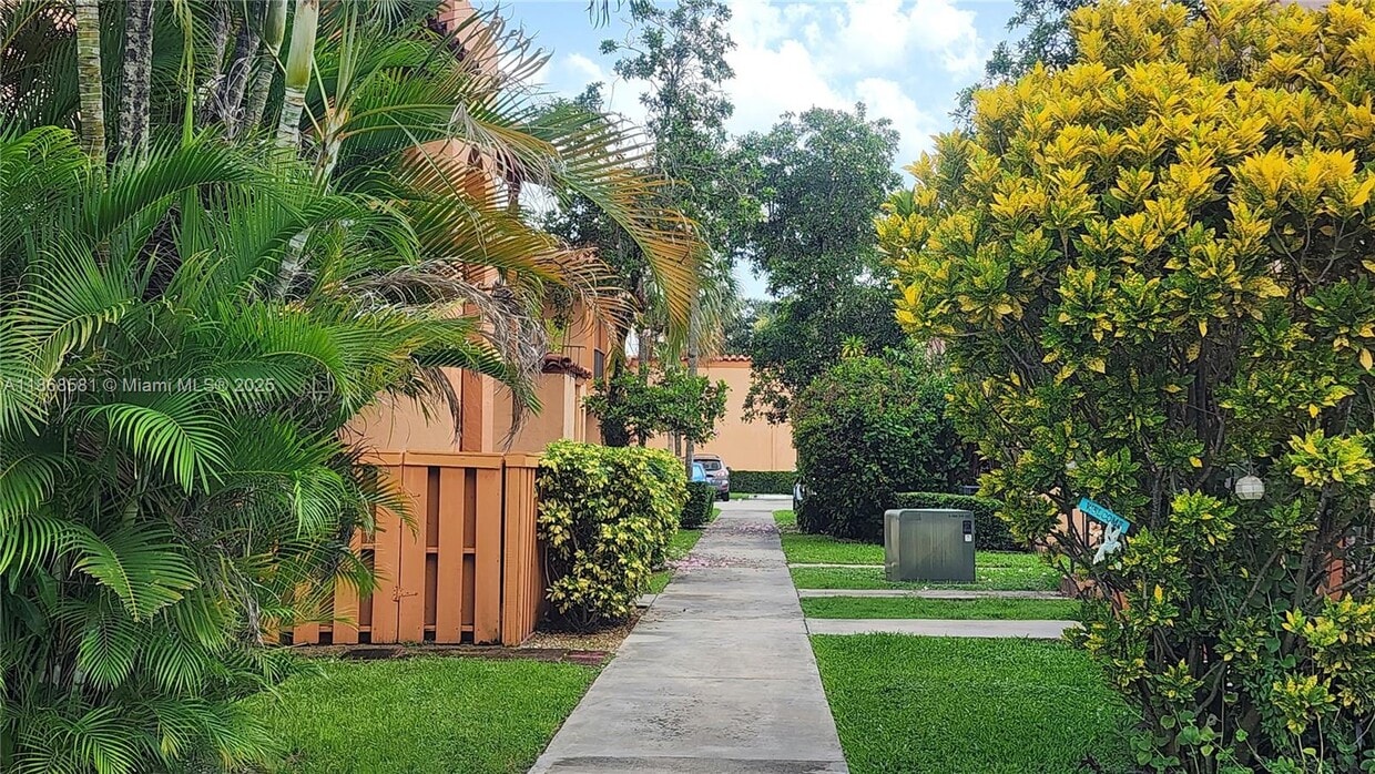 Foto principal - 7231 Miami Lakes Dr