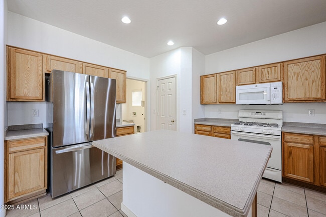 Building Photo - 17435 W Saguaro Ln