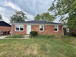 Building Photo - 408 Foxwood Dr