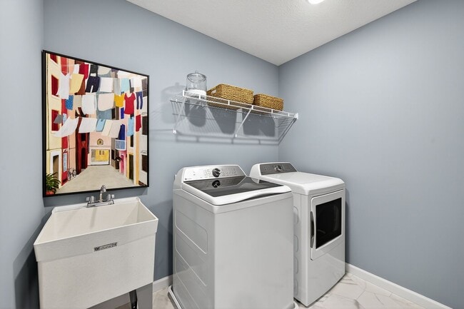 Foto del edificio - Grandview END UNIT townhome plan in Corcoran’s Hope Meadows community—a brand-new townhome develo...