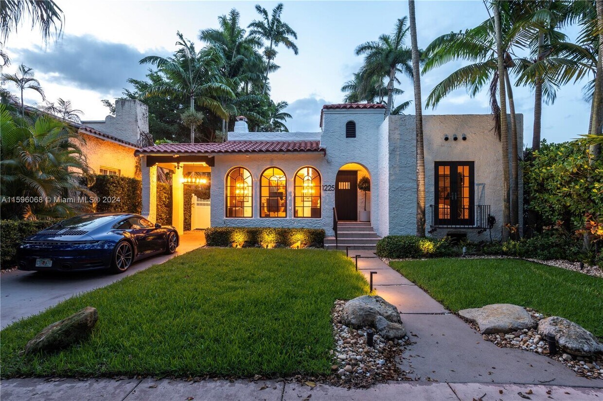 Foto principal - 1225 Alhambra Cir