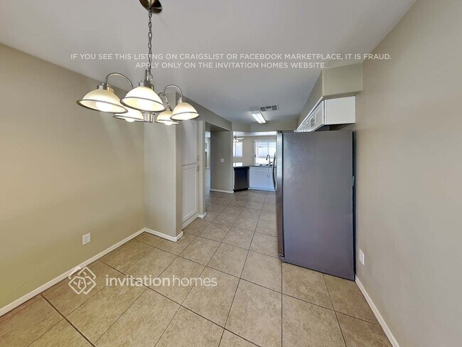 Foto del edificio - 15555 W Meade Ln