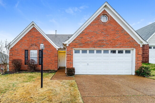 Building Photo - 2204 Stone Stream Dr