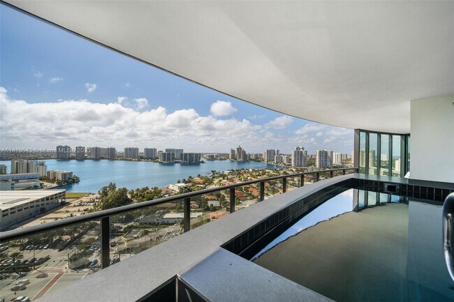Building Photo - 18555 Collins Ave