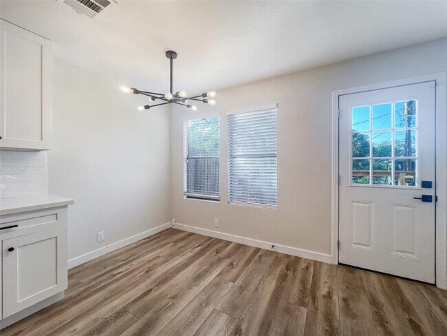 Foto del edificio - 3506 Larchmont Cove