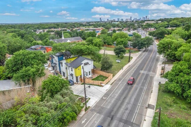 Foto del edificio - 3507 Oak Springs Dr
