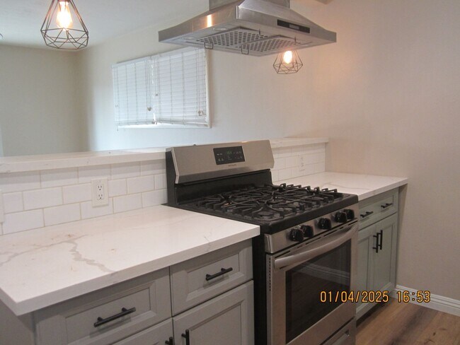 Foto del edificio - Immaculate 3 bedroom Home University Highlands Riverside