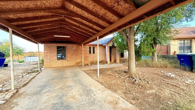 Building Photo - 1001 N Lost Creek Loop