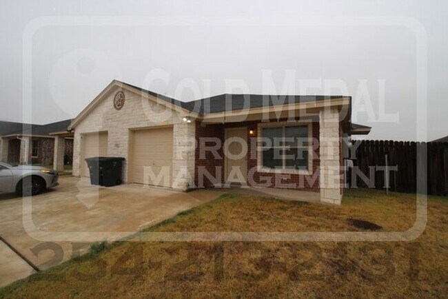 Foto del edificio - Conveniently Located 3-bed, 2-bath duplex now available for rent!