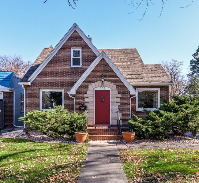 Building Photo - 608 S College Ave