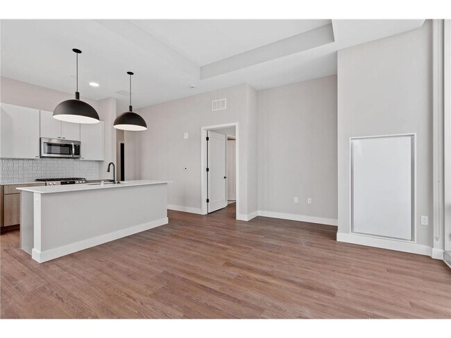 Building Photo - 360 N 5th St