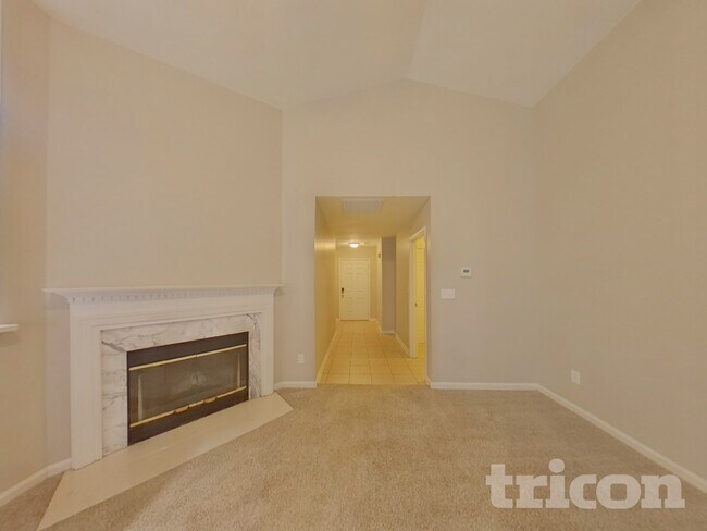 Foto del edificio - 2020 Chapel Creek Rd