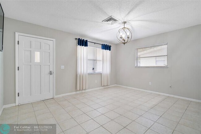 Foto del edificio - 3317 NE Jeannette Dr
