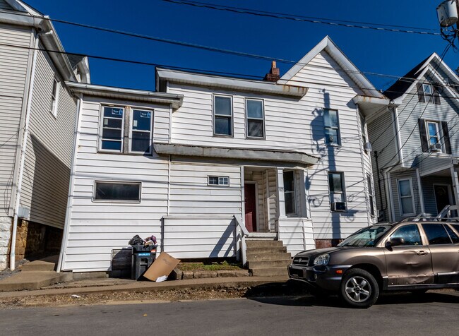 Building Photo - 405 Forest Ave