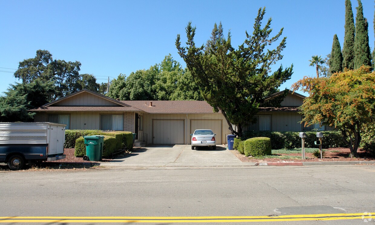 Primary Photo - 29-31 Ursuline Rd