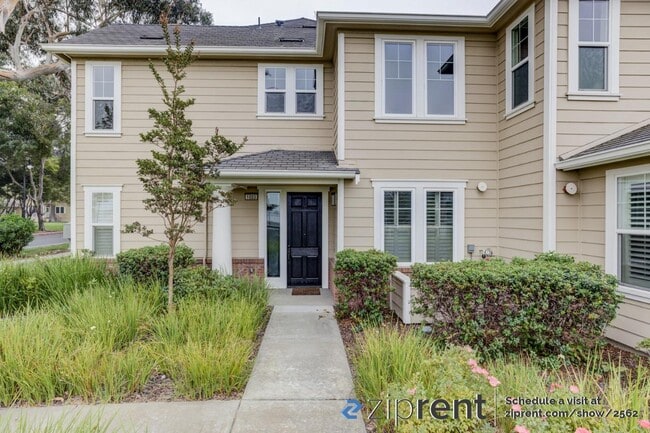 Building Photo - 1003 Azuar Drive