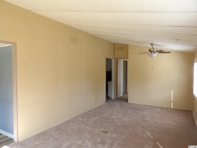 Building Photo - 3080 Temple Dr