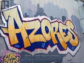 Building Photo - 866 College St