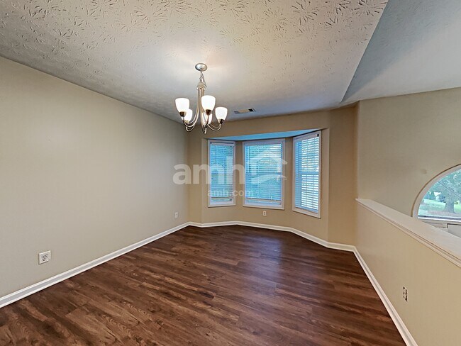 Foto del edificio - 1500 Chalet Cir