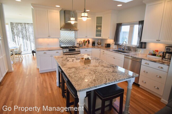 Building Photo - 2 br, 2 bath House - 5037 Eldridge Street