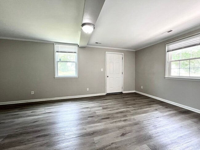 Building Photo - Stunning 4BR/2BA Home in Charlotte!