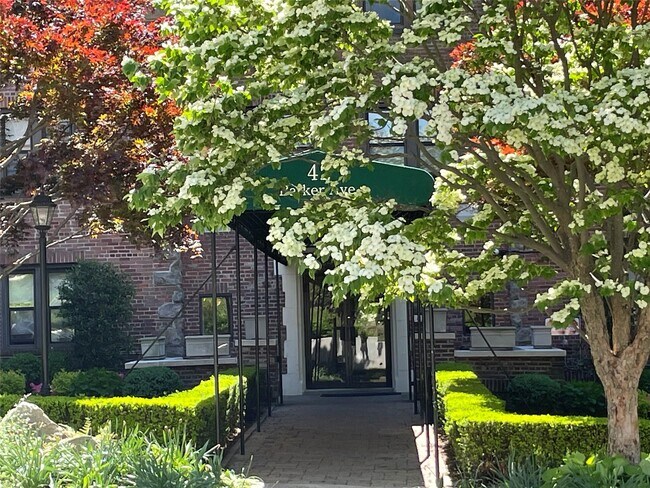 Foto del edificio - 42 Barker Ave