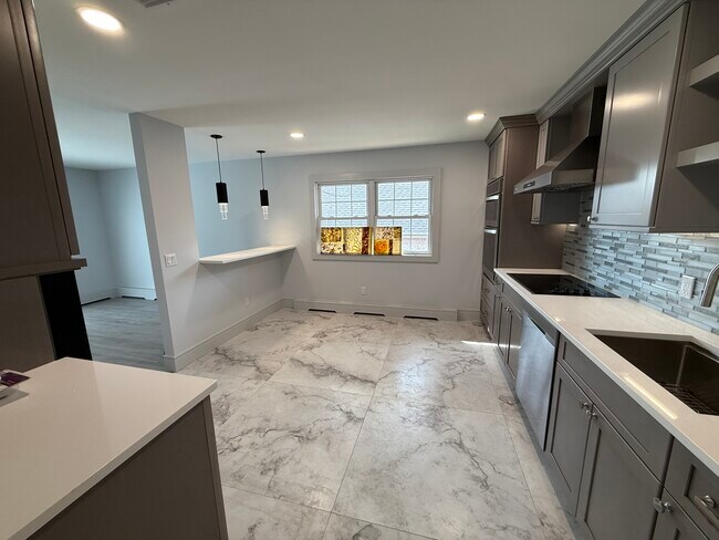 Foto del edificio - 2357 Linwood Ave