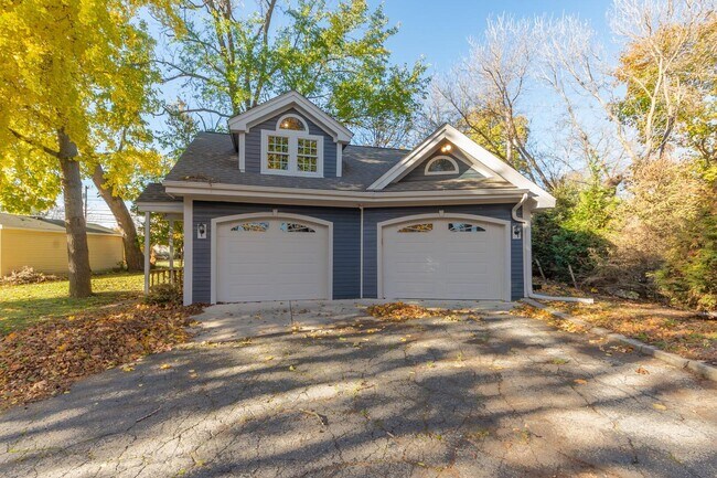 Foto del edificio - 270 S Center St