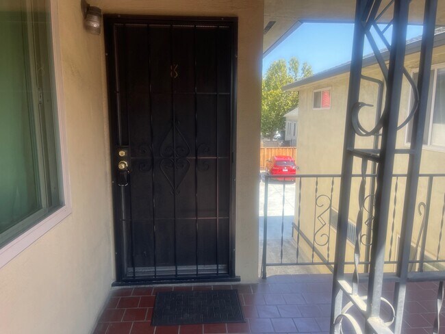 Entrance - 442 S 5th St