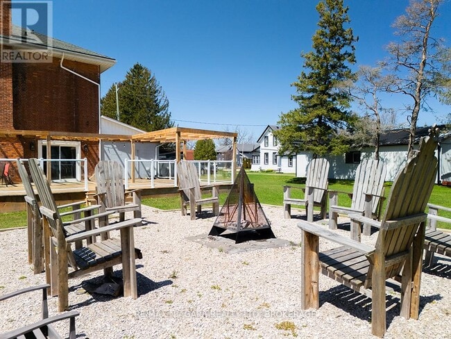 Photo du bâtiment - 1561 N Shore Dr