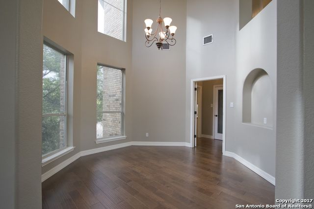 Building Photo - 934 Great Tree Dr