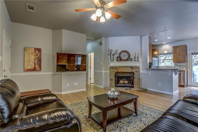 Building Photo - 17106 Oak Cliff Cir
