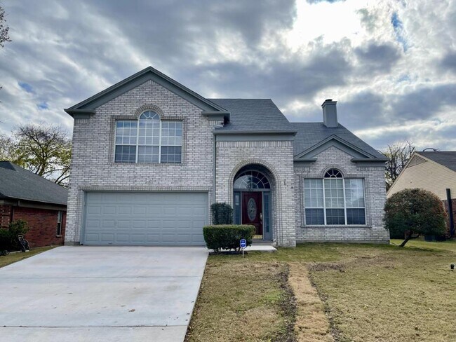 Building Photo - 600 Nightshade Dr
