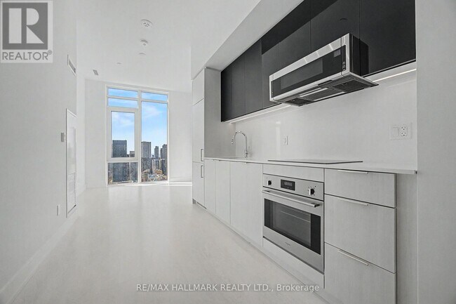 Building Photo - 308 Jarvis St
