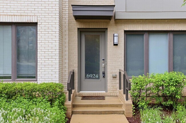 Building Photo - 6924 Rockledge Dr