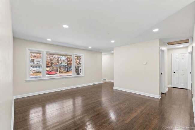 Foto del edificio - 17740 Clyde Ave