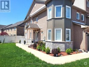 Building Photo - 2 Michelle Dr