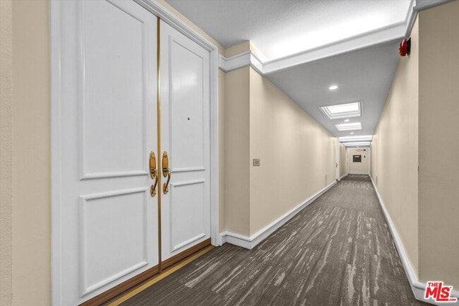 Foto del edificio - 1131 Alta Loma Rd