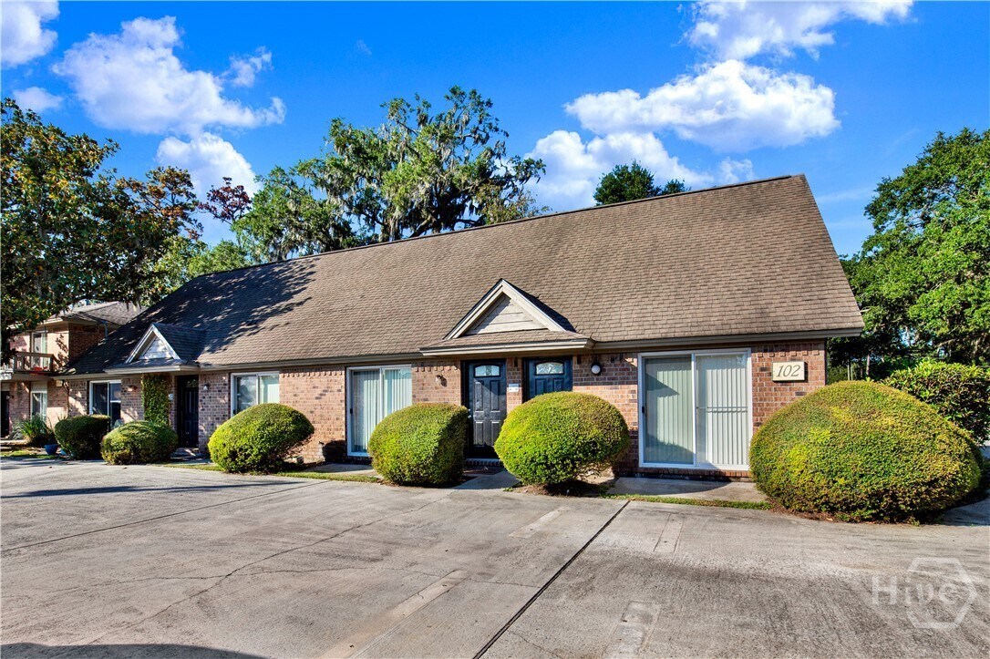 Foto principal - 102 W Magnolia Ave