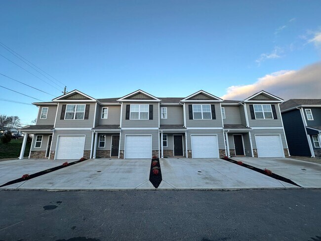 Foto del edificio - 3 Bedroom / 2.5 Bath Townhome Kingsport, TN