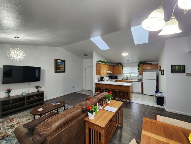 Foto del edificio - Fully Furnished House in Eureka
