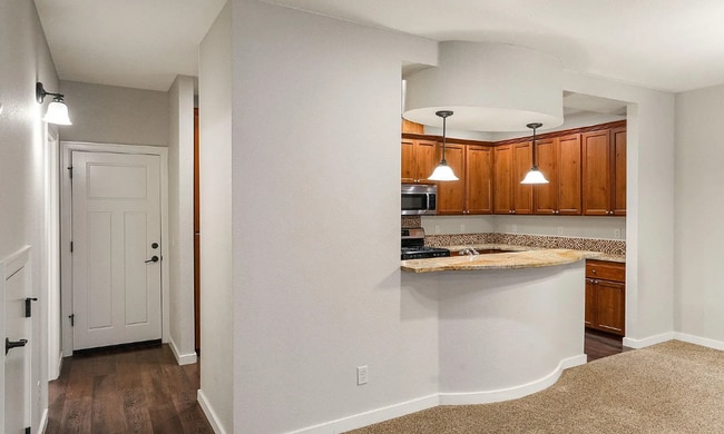 Building Photo - Beautiful and Spacious Single Family Condo in Fantastic NE Salem Location