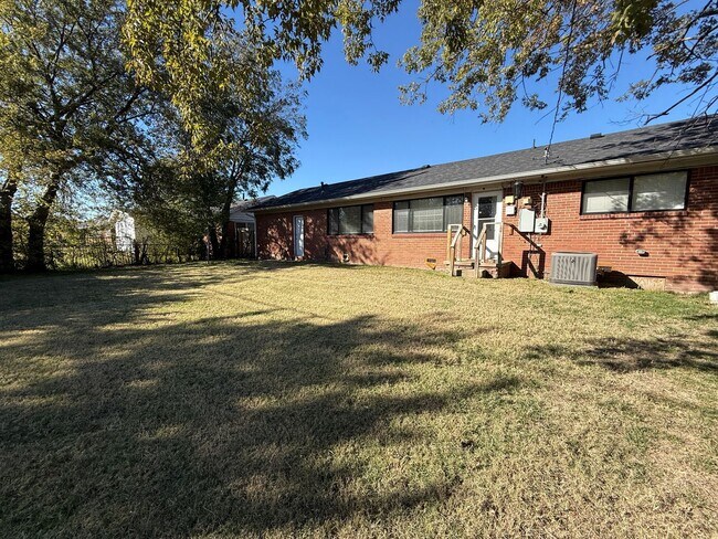 Foto del edificio - 31st and Sheridan 3 bed, Updated Kitchen a...