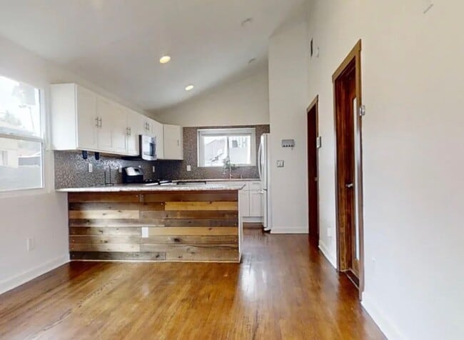 Building Photo - 3629 Marmion Way