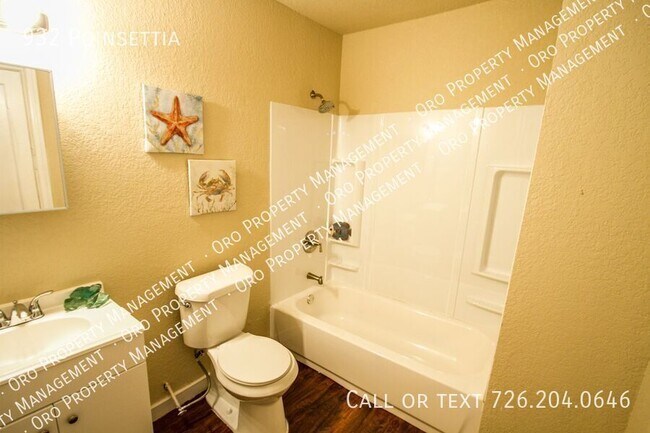 Building Photo - 932 Poinsettia-