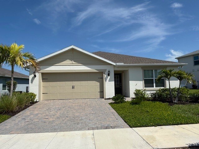 Foto principal - 42455 Cascade Dr
