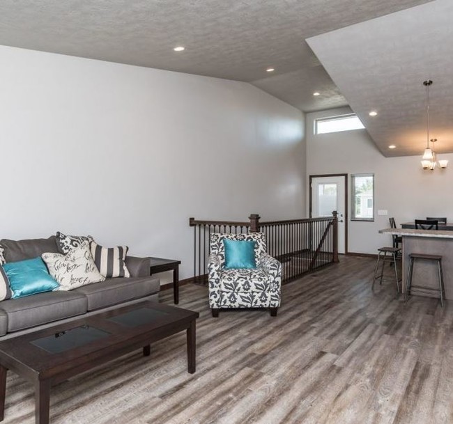 Foto del edificio - Sunburst Townhomes